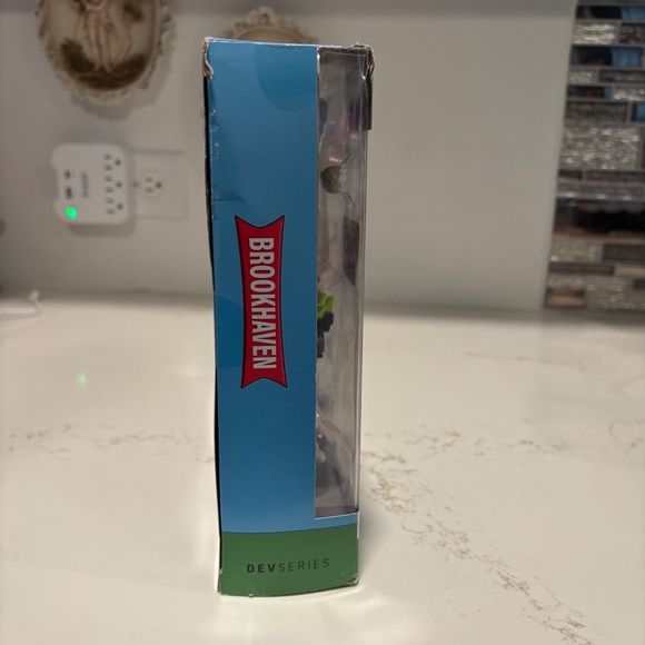 Roblox DevSeries BROOKHAVEN'S MOST WANTED 6 Action Figures NEW 2023 Jazwares - Picture 4 of 7